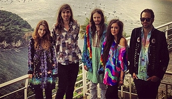 Crystal Fighters apuestan por el baile en "Love Alight"