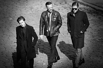 Interpol avanzan otro tema