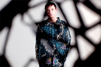 Hudson Mohawke trabaja con Antony y Yannis Philippakis