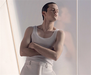 Escucha el ambicioso tercer disco de Perfume Genius