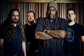 Sepultura publican un directo junto a Les Tambours Du Bronx
