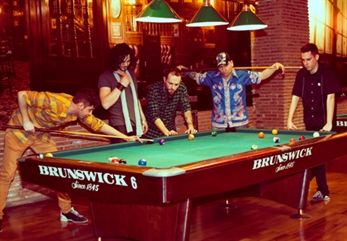 Deniro estrenan el clip de "Haima de cristal", su nuevo single