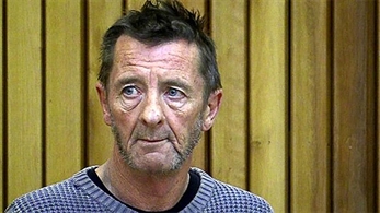 Retirado el cargo de intento de asesinato contra el batería de AC/DC