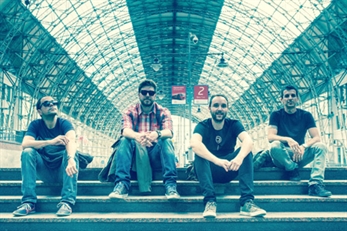 Los barceloneses Exxasens publican un recopilatorio especial para Japón