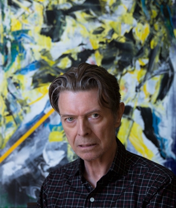 Ya puedes ver el clip de "Sue (Or In A Season Of Crime)" de David Bowie