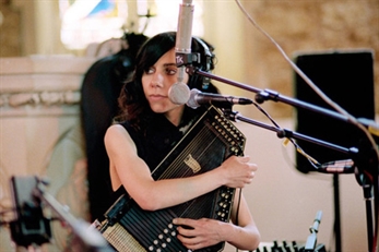 PJ Harvey estrena una poesía