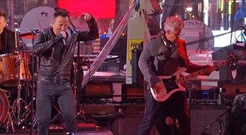 Springsteen y Chris Martin cantantes de U2 por un día