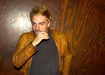 Escucha "Secrets Undone", el nuevo single de L.A.