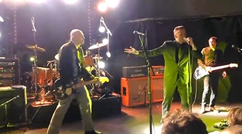 The Smashing Pumpkins y Ninja de Die Antwoord interpretan a Bowie