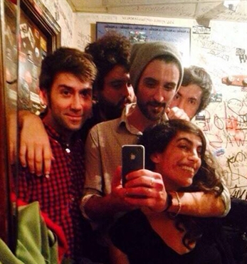 Ya puedes ver "Ingeniería nupcial" de Manos de Topo en directo