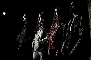 Nuevecondiez y "Todo se pudre bajo el mismo sol"