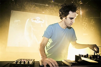 Four Tet regresa como Percussions
