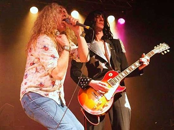 Letz Zep en directo en la sala Acapulco.