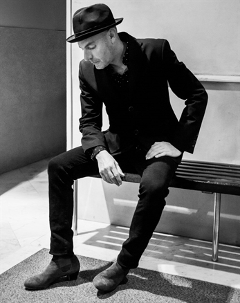 Antonio Arias compila su obra en solitario