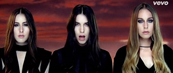 Haim dan miedo en el clip junto a Calvin Harris