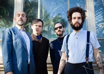 Escucha "So To Soon", una nueva canción de Seward