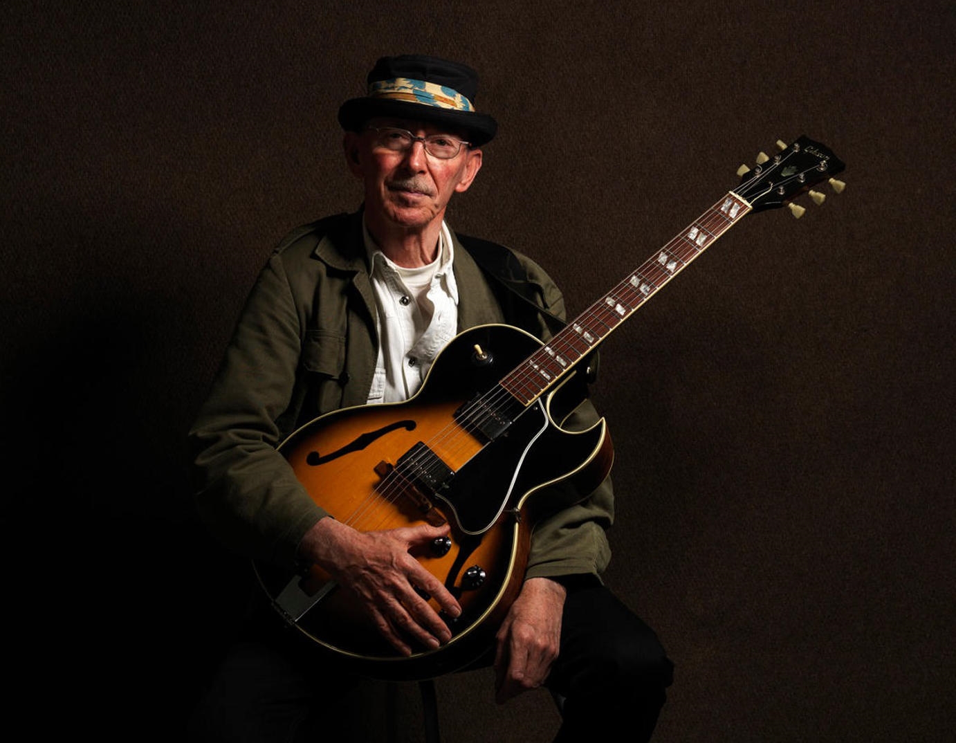 El hombre-orquesta de blues escocés Mike Whellans en Pamplona y Bilbao