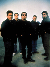 VEINTICINCO AÑOS AULLANDO