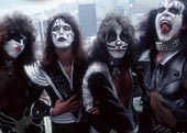 KISS PUBLICAN EL CUARTO DISCO DE LA SERIE ALIVE