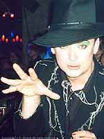BOY GEORGE ARREMETE CONTRA EL HIP HOP