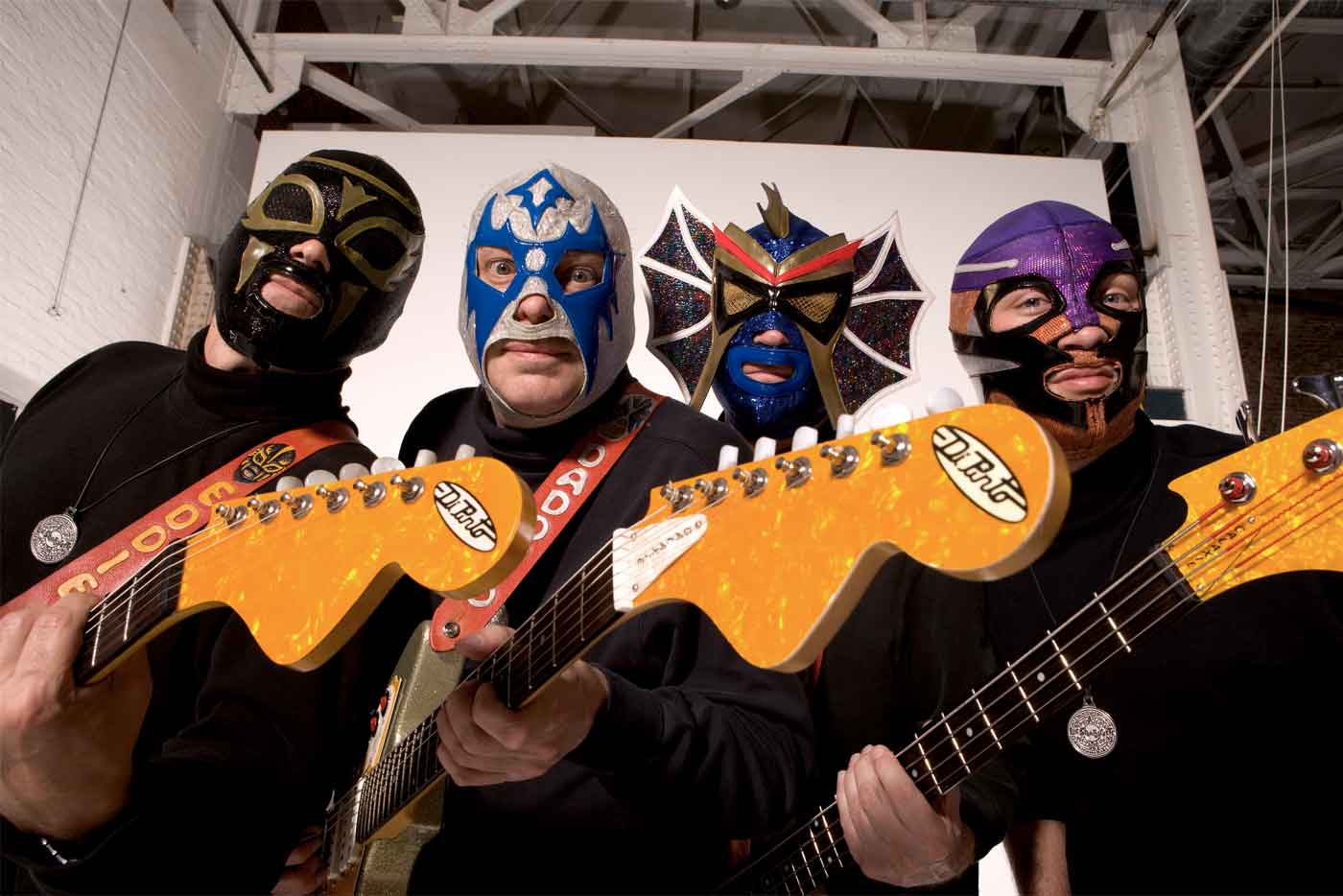 Los Straitjackets