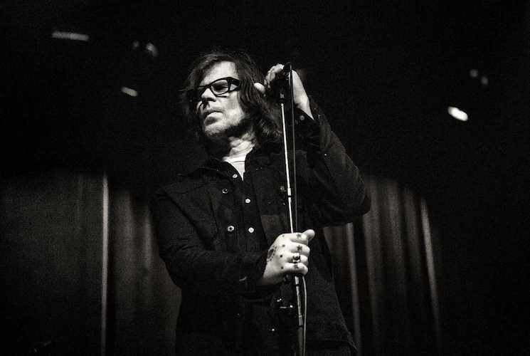 El sagrado sonido de la oscuridad