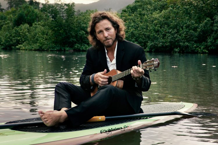 Eddie Vedder y su hija de 7 años versionan el tema de Batman