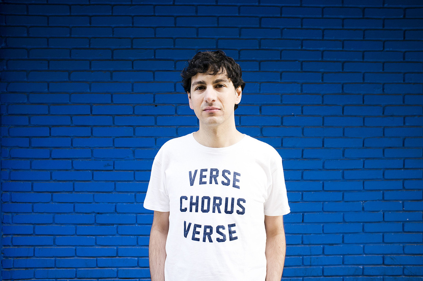 "Me cuesta muchísimo escribir canciones"