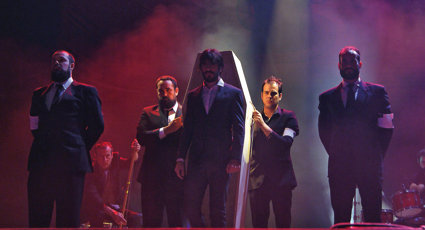 Entre la alegría y el lamento