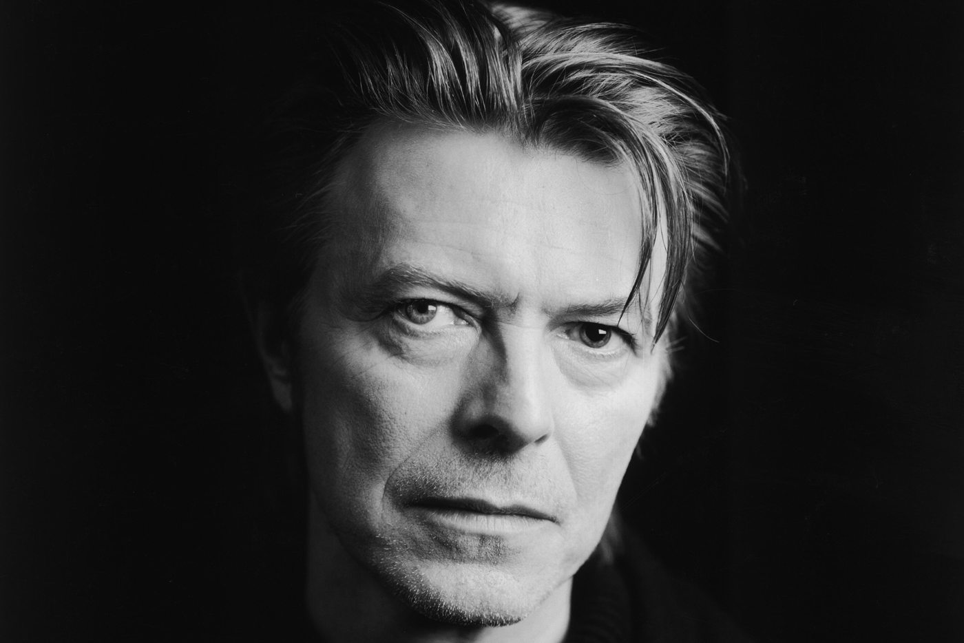 Se recupera "LiveAndWell.com" del David Bowie de los noventa