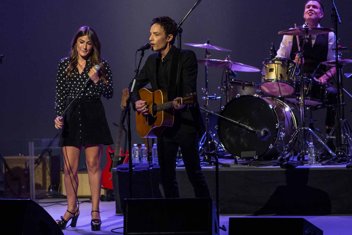 Beck, Fiona Apple y Cat Power rinden homenaje a la California de los 60
