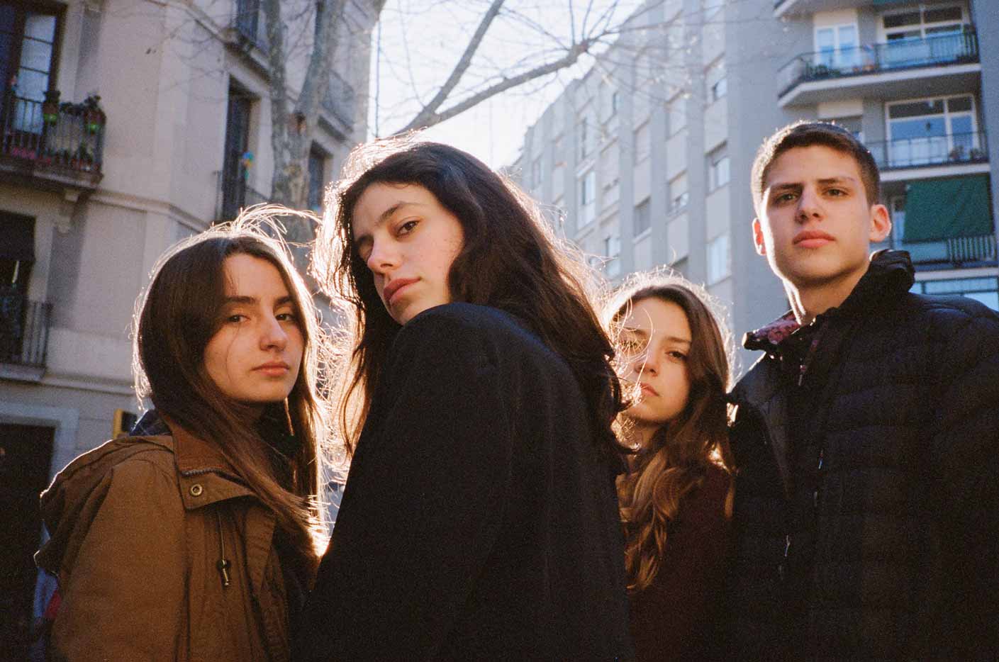 Controversia entre MOURN y Sones