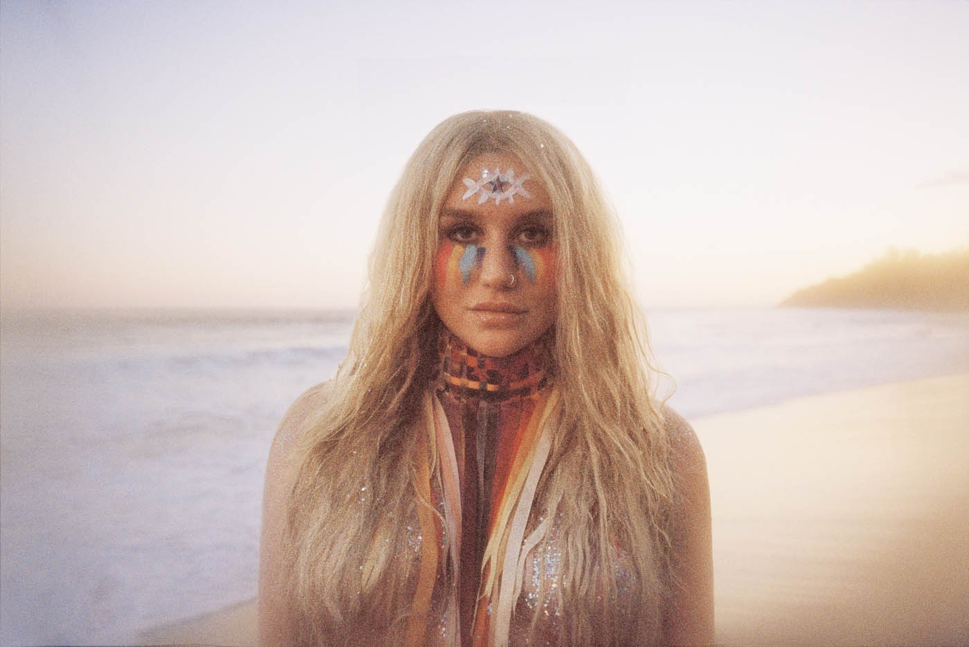 Kesha estrena "Children Of The Revolution", del disco homenaje a T-Rex