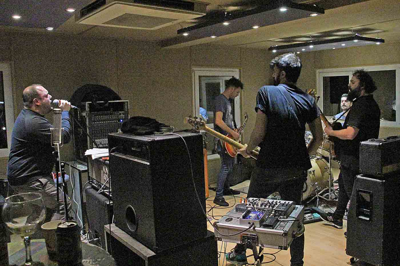 exquirla ya tiene fecha y nombre para su primer trabajo