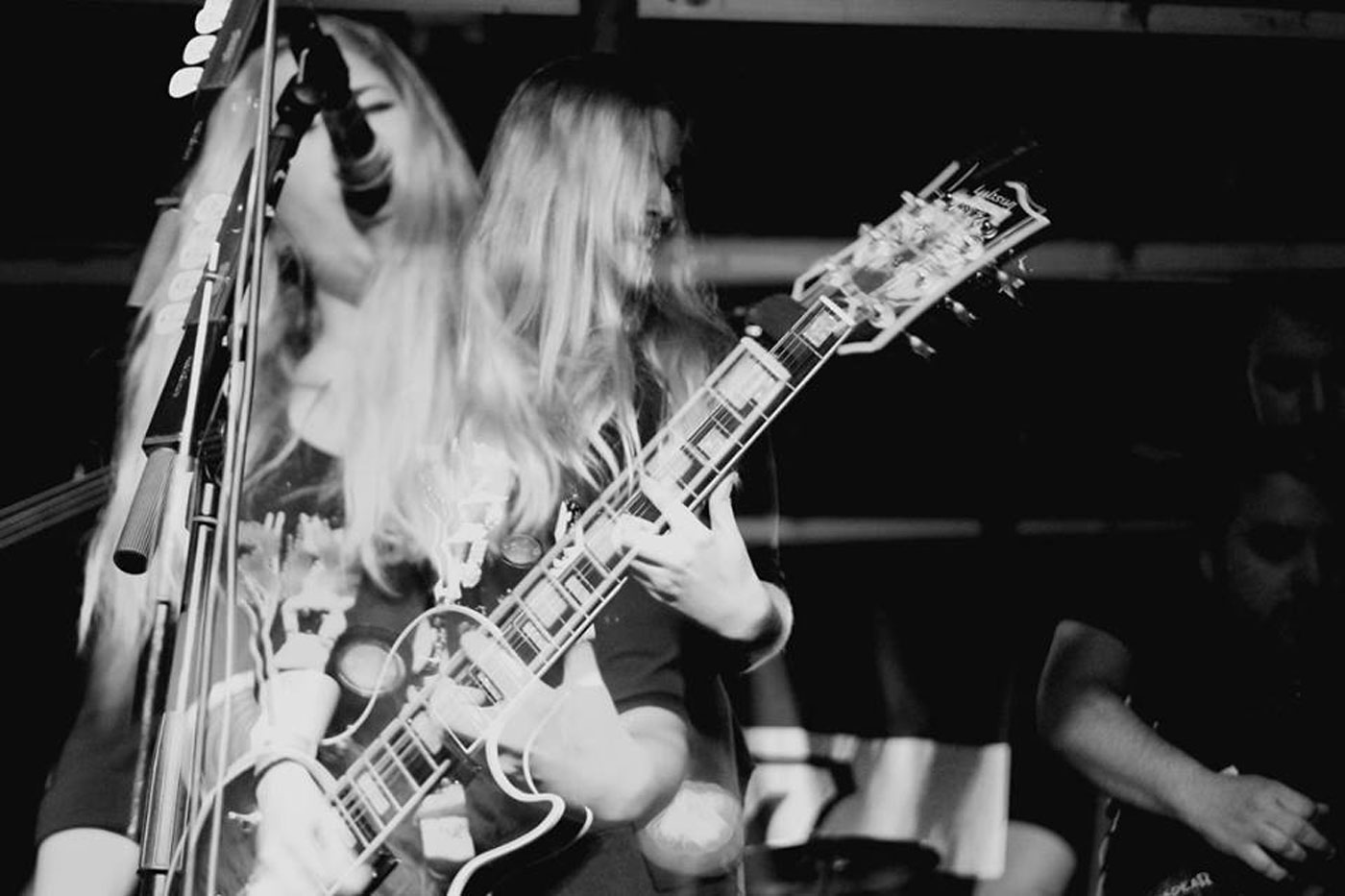 Punk-rock y ciervos en el primer single de Buck