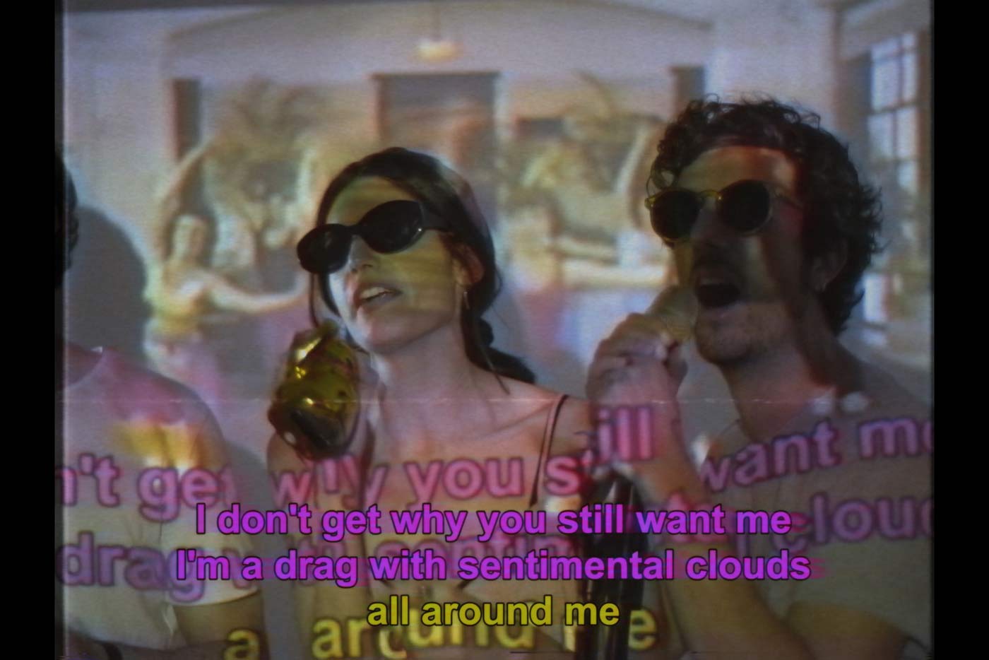 Canta con Bearoid en el videoclip de "Bad Karma"