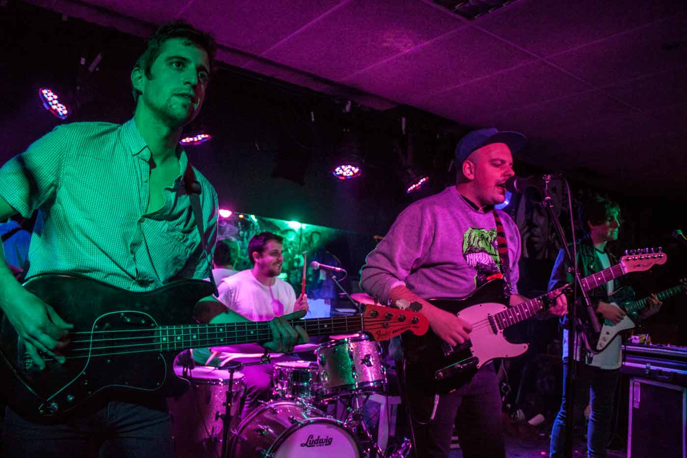 Fiesteros y sin pretensiones