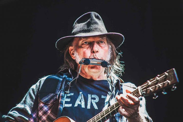 "Hitchhiker", el disco perdido de Neil Young