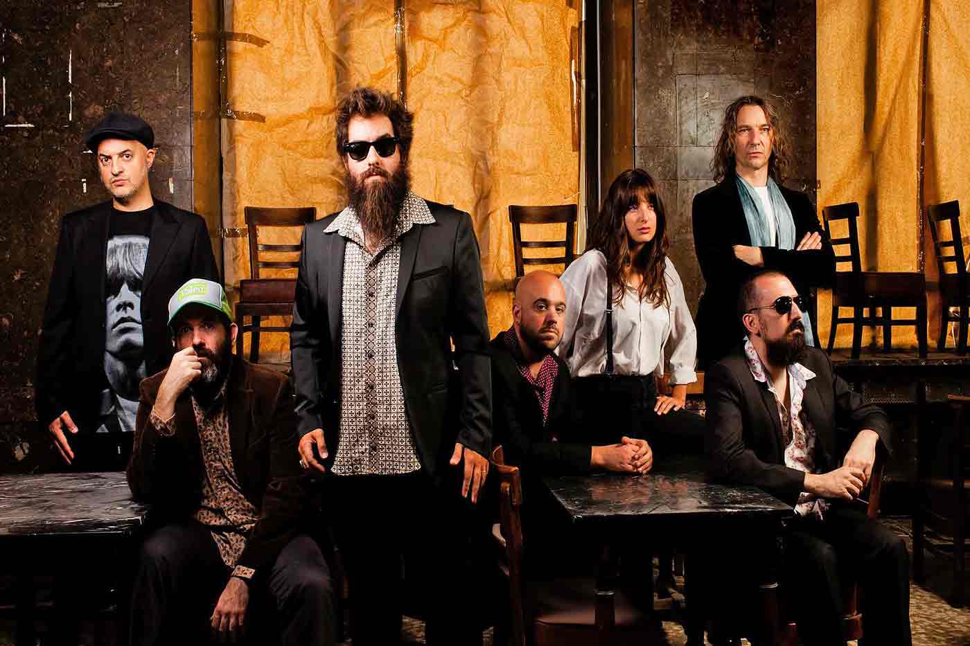 Le Voyeur y Fee Rega comparten escenario