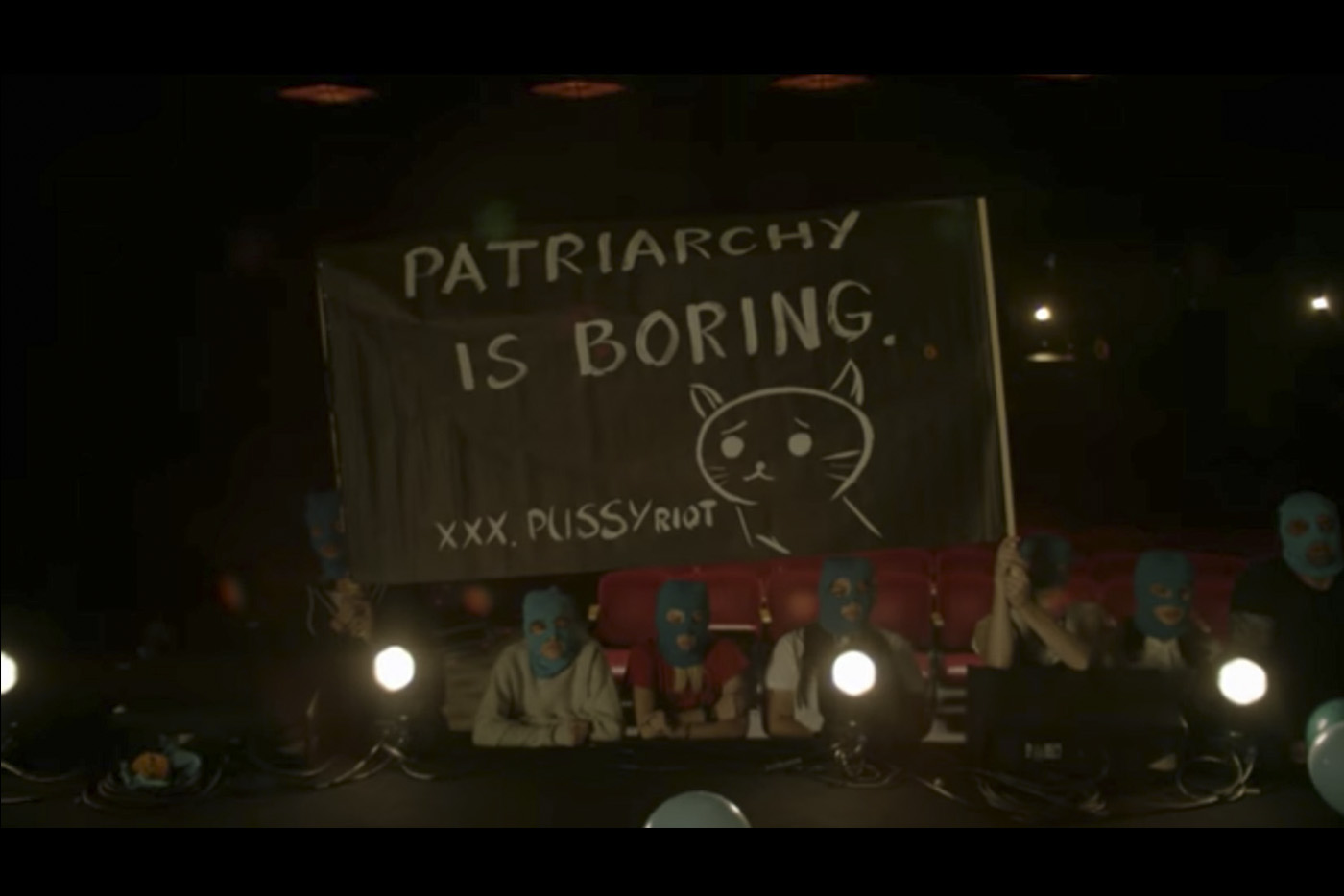 Pussy Riot estrenan "Straight Outta Vagina"