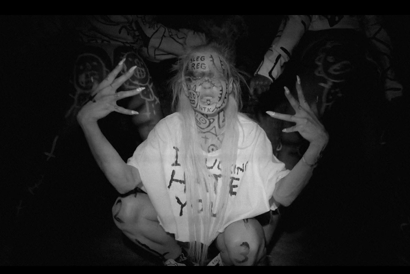 Desnudos, arte y twerk en el nuevo videoclip de Die Antwoord