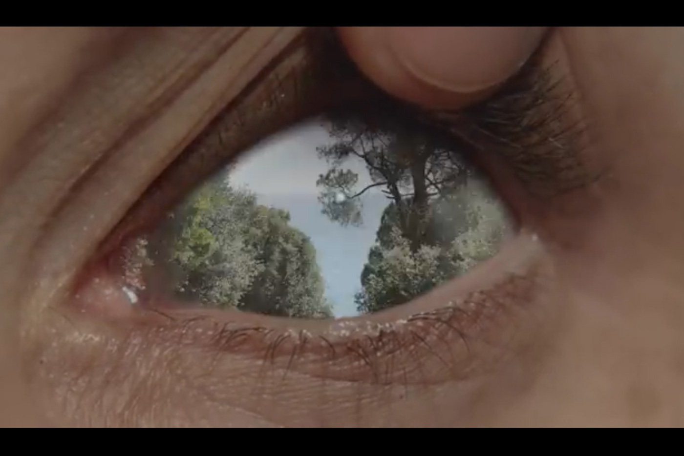 Un viaje visual hipnótico en el nuevo vídeo de Fur Voice