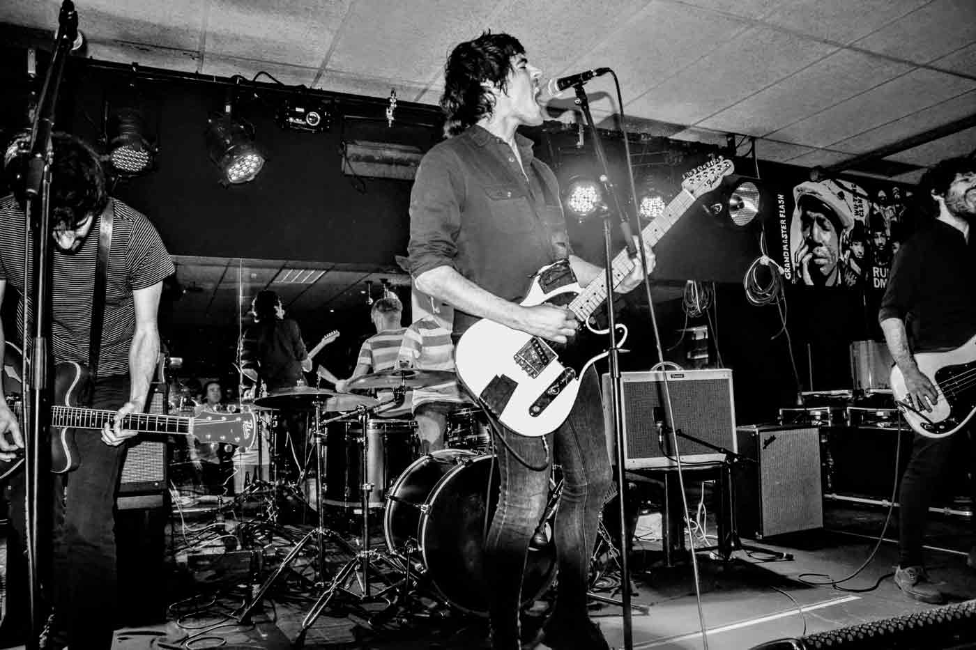 Sonrisas, abrazos, gritos, sudor e himnos