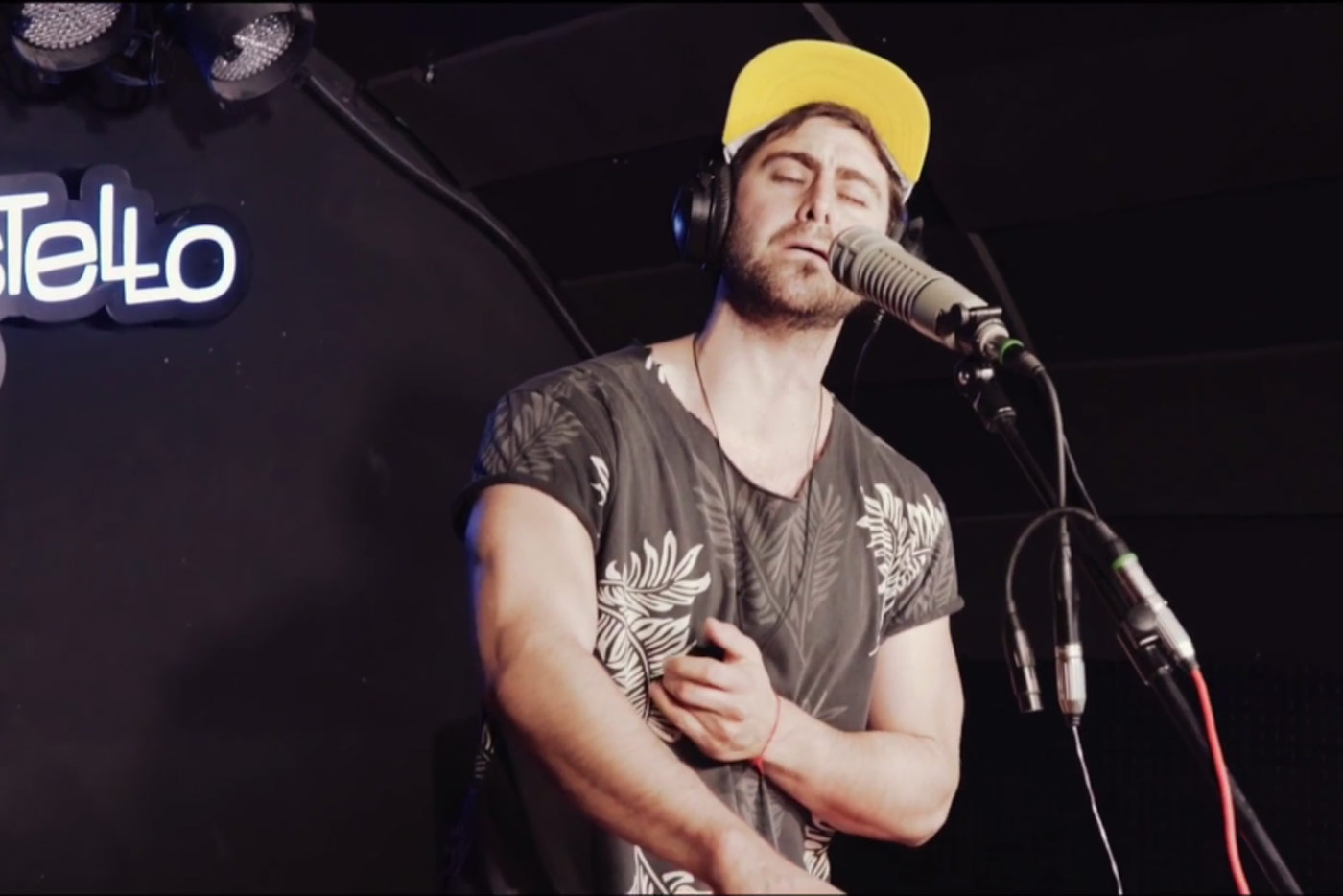 Cazamos a Mateo Kingman a solas