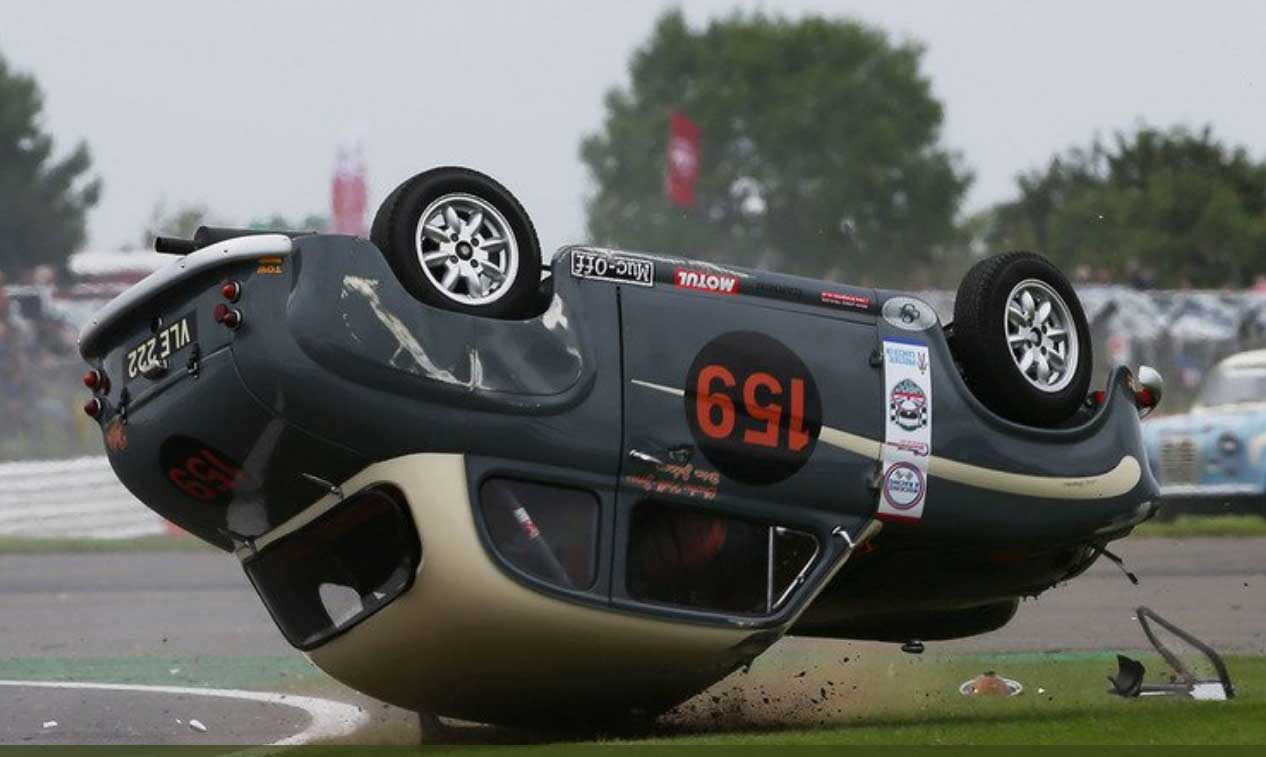 El ex-cantante de AC/DC Brian Johnson sale ileso de un accidente de coche