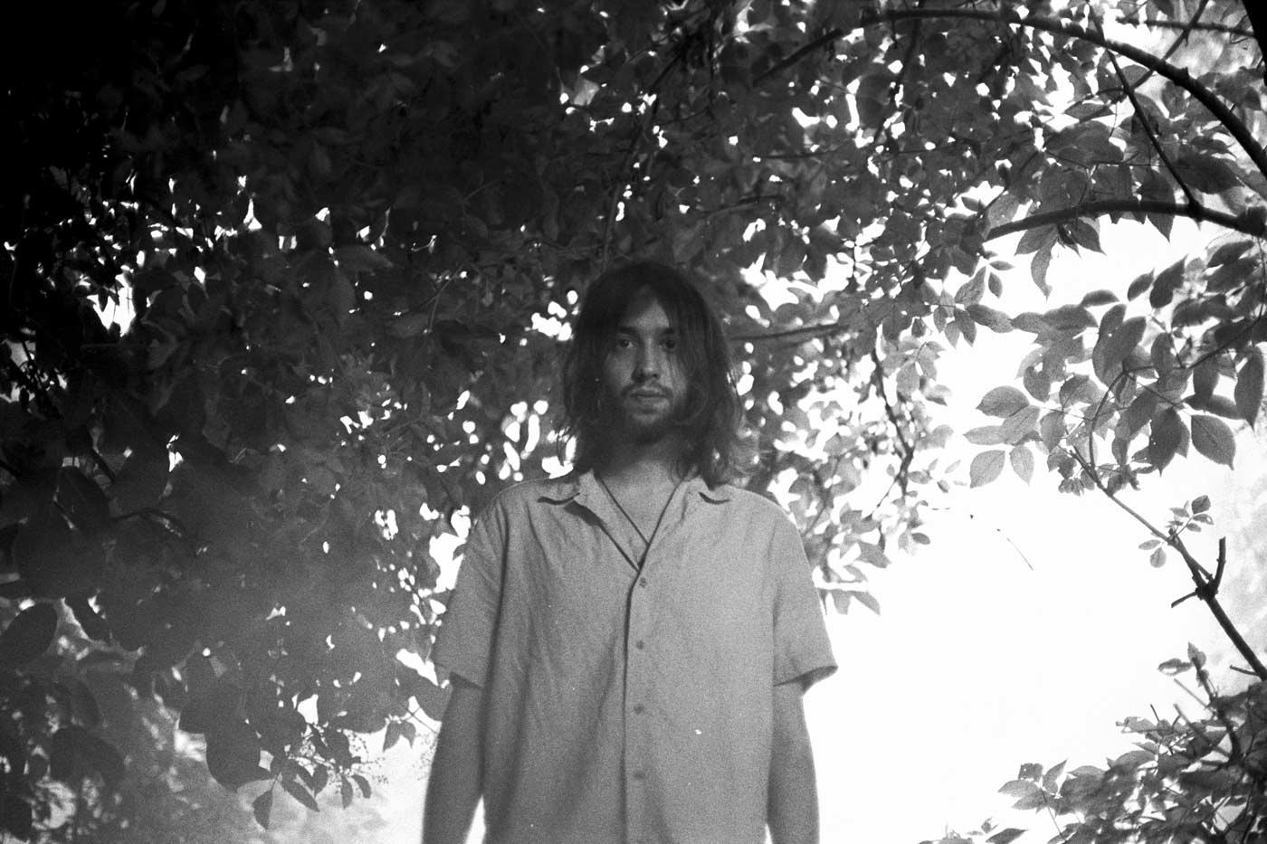 Estrenamos el nuevo videoclip de Albert Lax