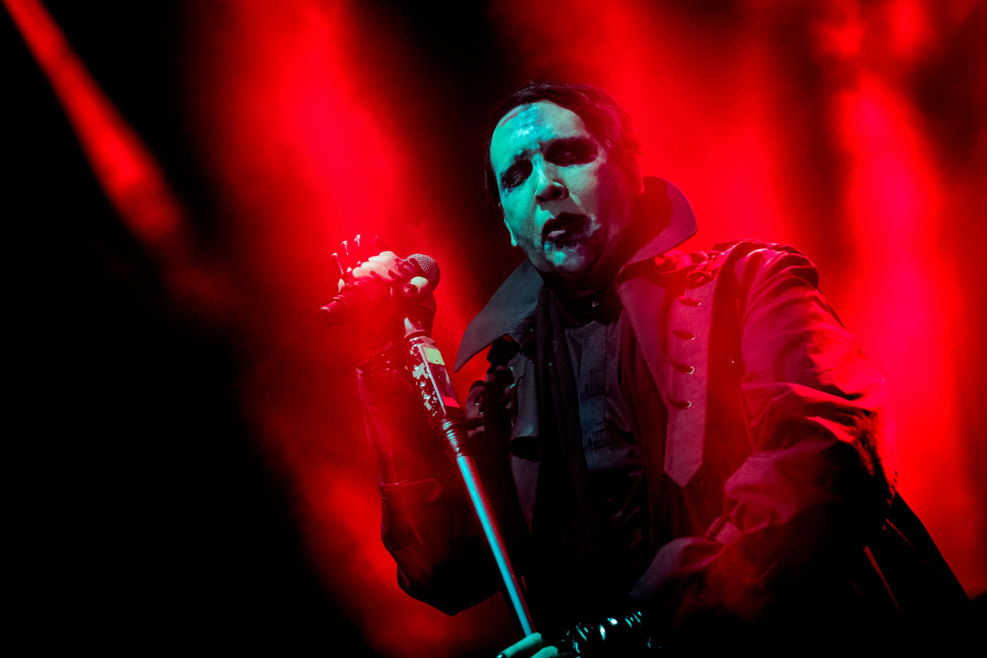 Marilyn Manson es hospitalizado tras caérsele un decorado encima
