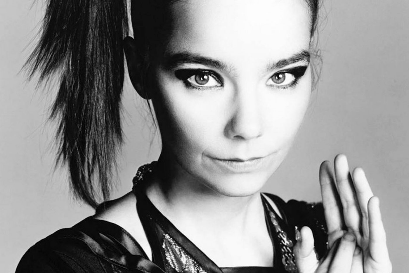 Björk revela fecha de lanzamiento y portada de "Utopia"
