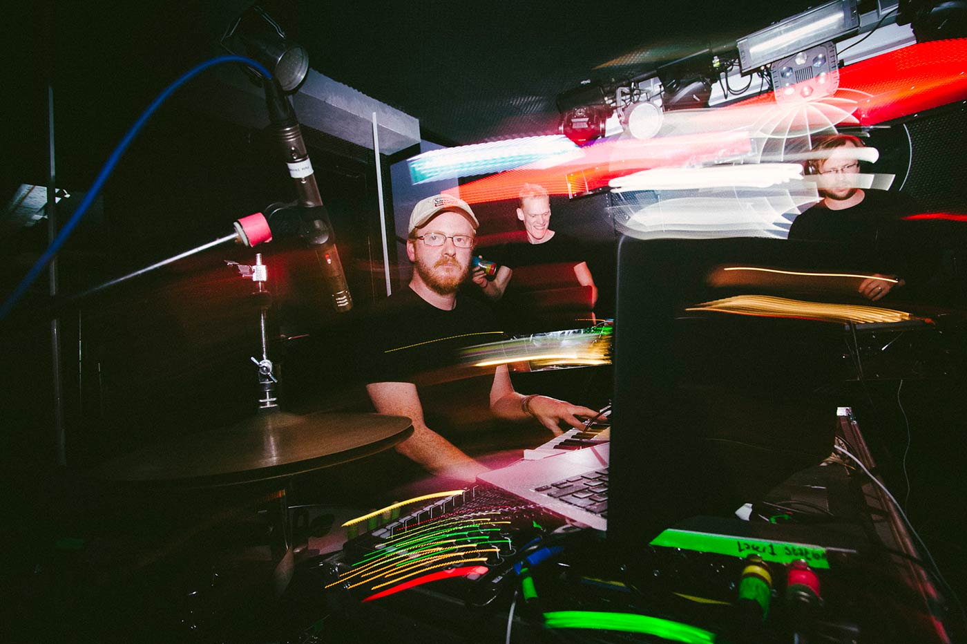 Hacia terrenos electrónicos