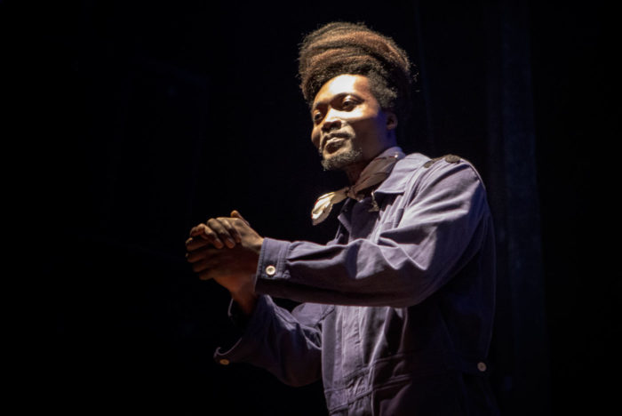 Future Islands celebran veinte años con “From a Hole in the Floor to a Fountain of Youth”